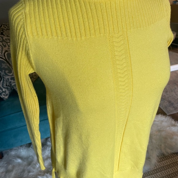ESTRNA JANE Yellow Sweater - Picture 2 of 4